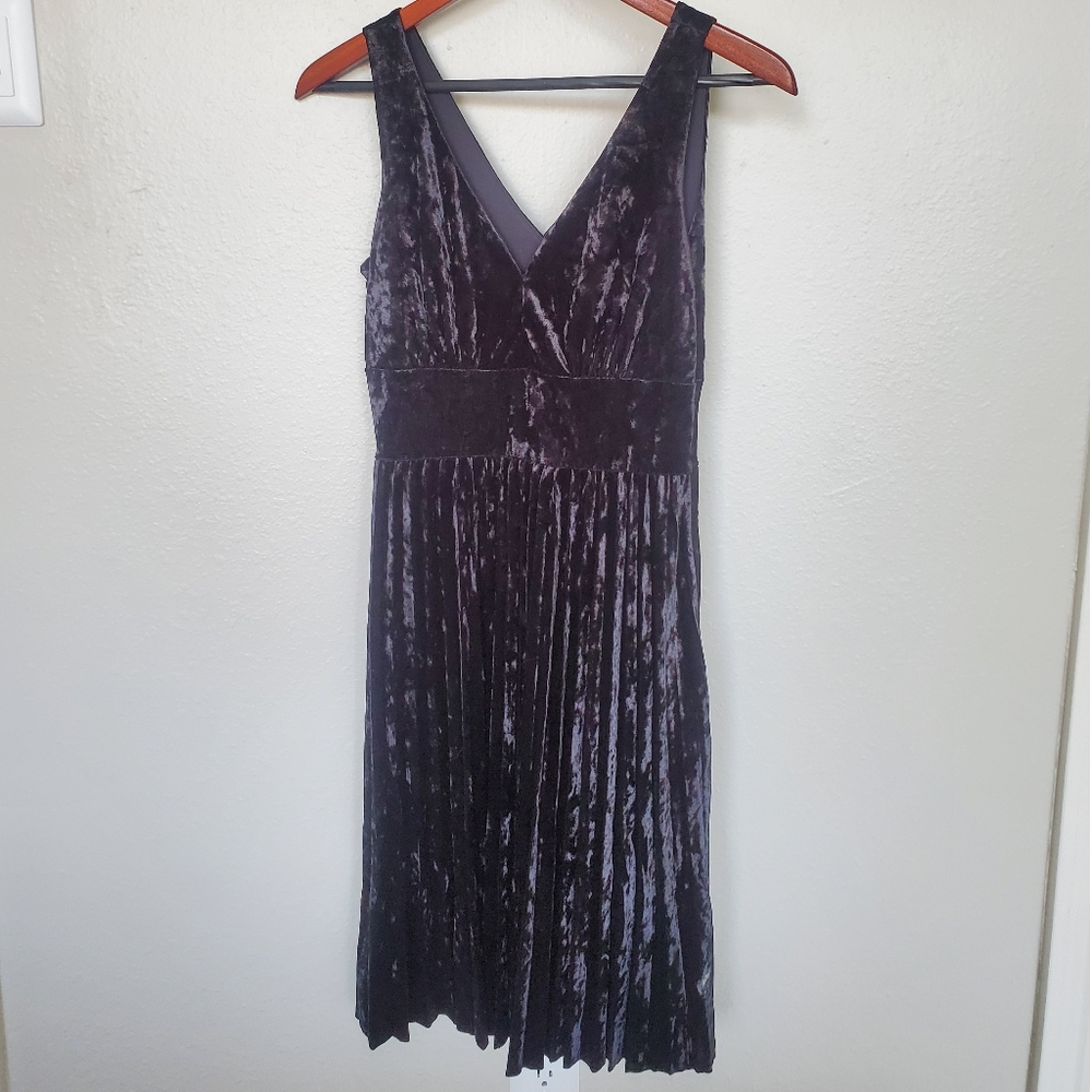 V neckline Velvet Midi Dress